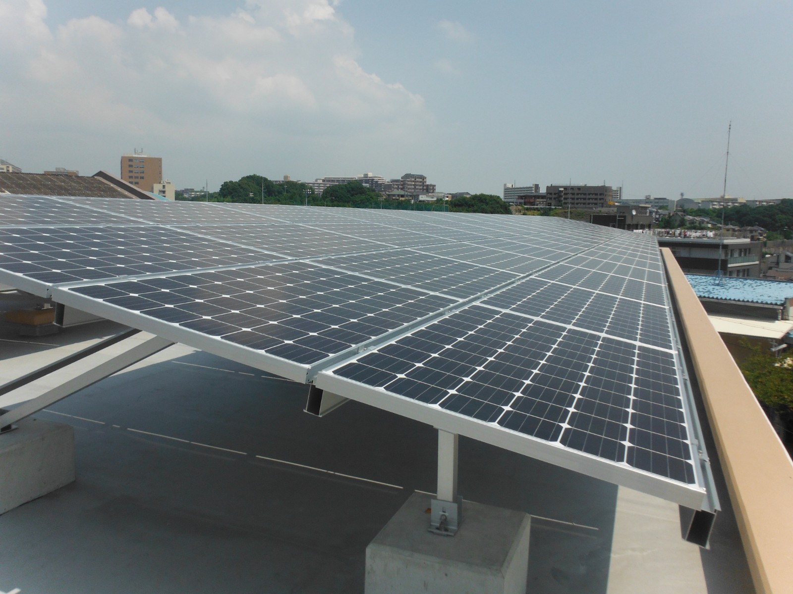 montaggio solare su tetto piano