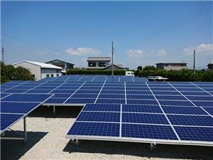 Los sistemas de montaje en suelo fotovoltaicos finalizaron la instalación en la ciudad de Fukuroi, prefectura de Shizuoka, Japón en diciembre de 2018