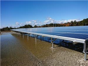 مشروع تركيب الطاقة الشمسية الكهروضوئية 700KW مع مسامير أرضية في مدينة Fukuroi ، اليابان في ديسمبر 2019