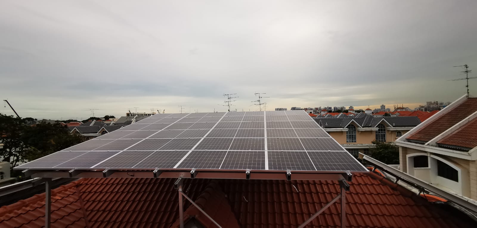 16.3 KW Dachmontageprojekt in Singapur im Oktober 2020 installiert 16.3 KW Dachmontageprojekt in Singapur im Oktober 2020 installiert