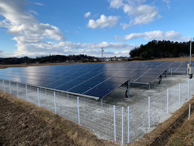 Estructuras de montaje fotovoltaicas y valla solar instaladas en Japón en diciembre de 2020