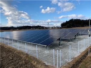 Kết cấu lắp đặt PV và hàng rào năng lượng mặt trời được lắp đặt tại Nhật Bản vào tháng 12 năm 2020