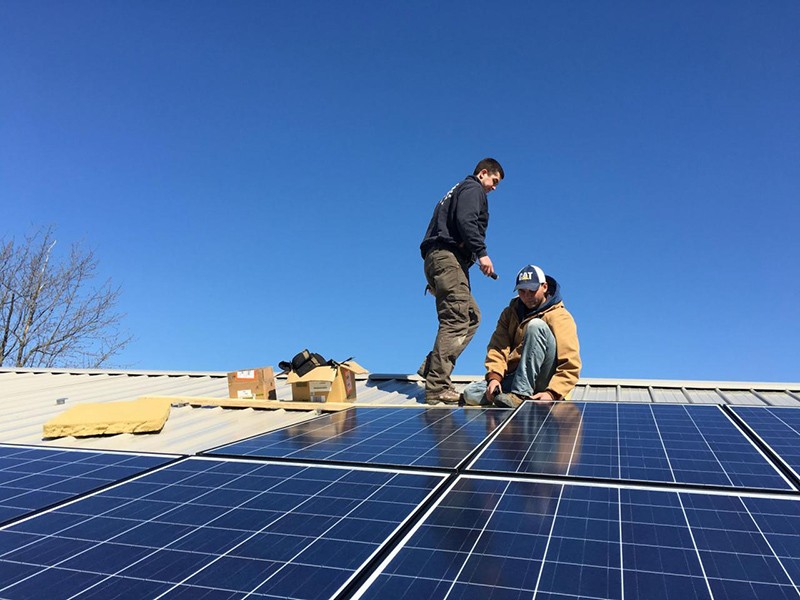 지붕에 태양 광 발전 설치 구조물을 설치하는 방법