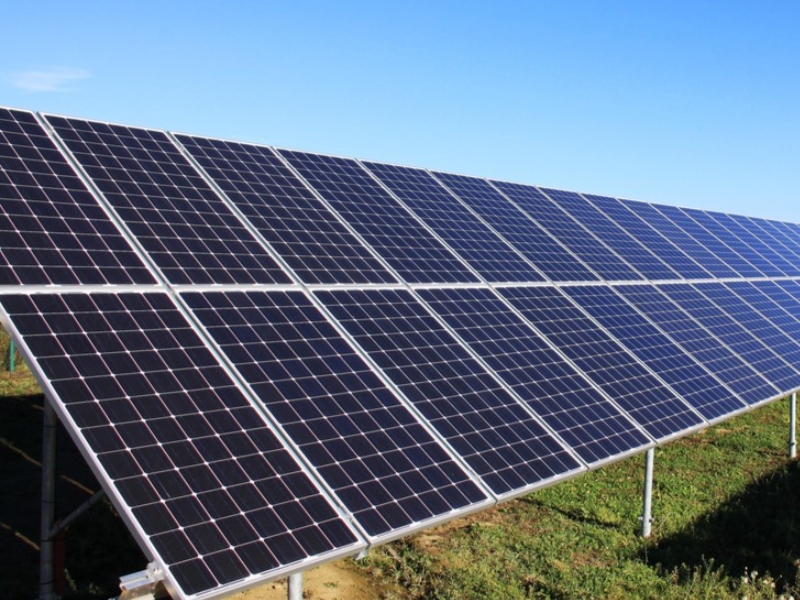 تركيب الطاقة الشمسية الأرضية