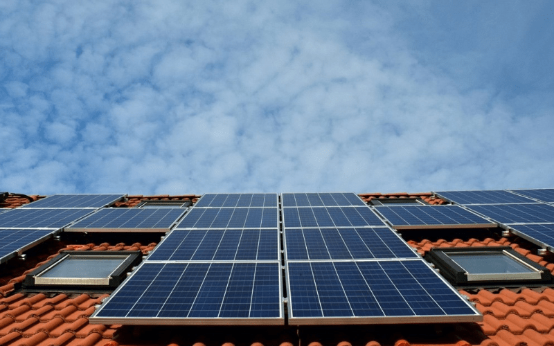 Einstellbare Halterung für die Montage des Solarpanels