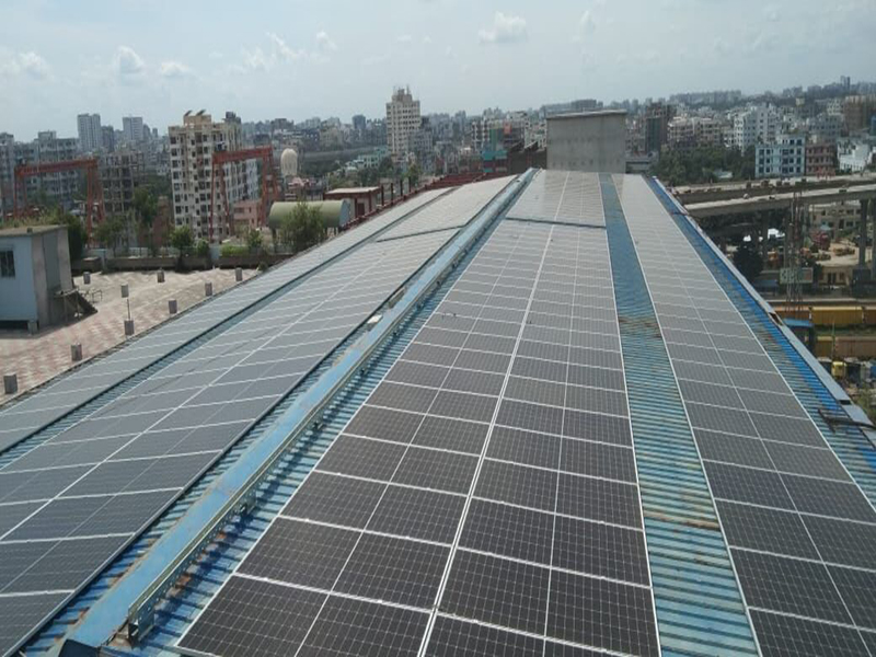 지붕 태양열 장착 시스템은 지상 및 수상 시스템과 비교하여 어떤 이점이 있습니까?