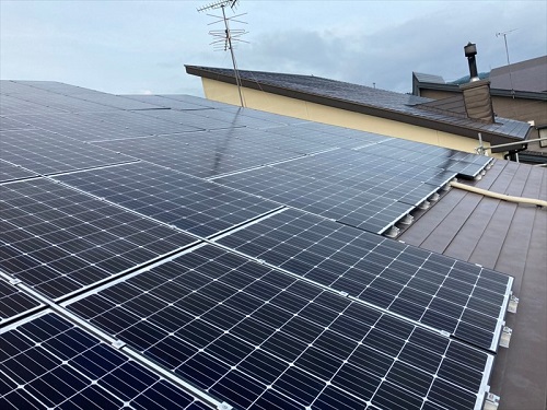Khai thác năng lượng mặt trời: Hướng dẫn toàn diện về hệ thống lắp đặt mái nhà bằng năng lượng mặt trời
