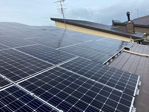 태양광 발전 활용: 태양광 지붕 장착 시스템에 대한 종합 가이드