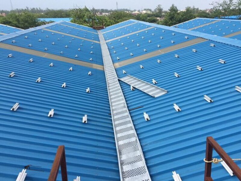 Solar rail-less roof mounting system