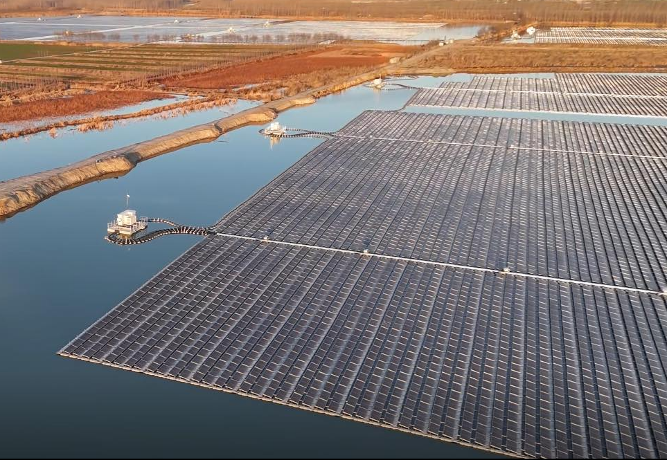 Floating solar mounting for lake or pool