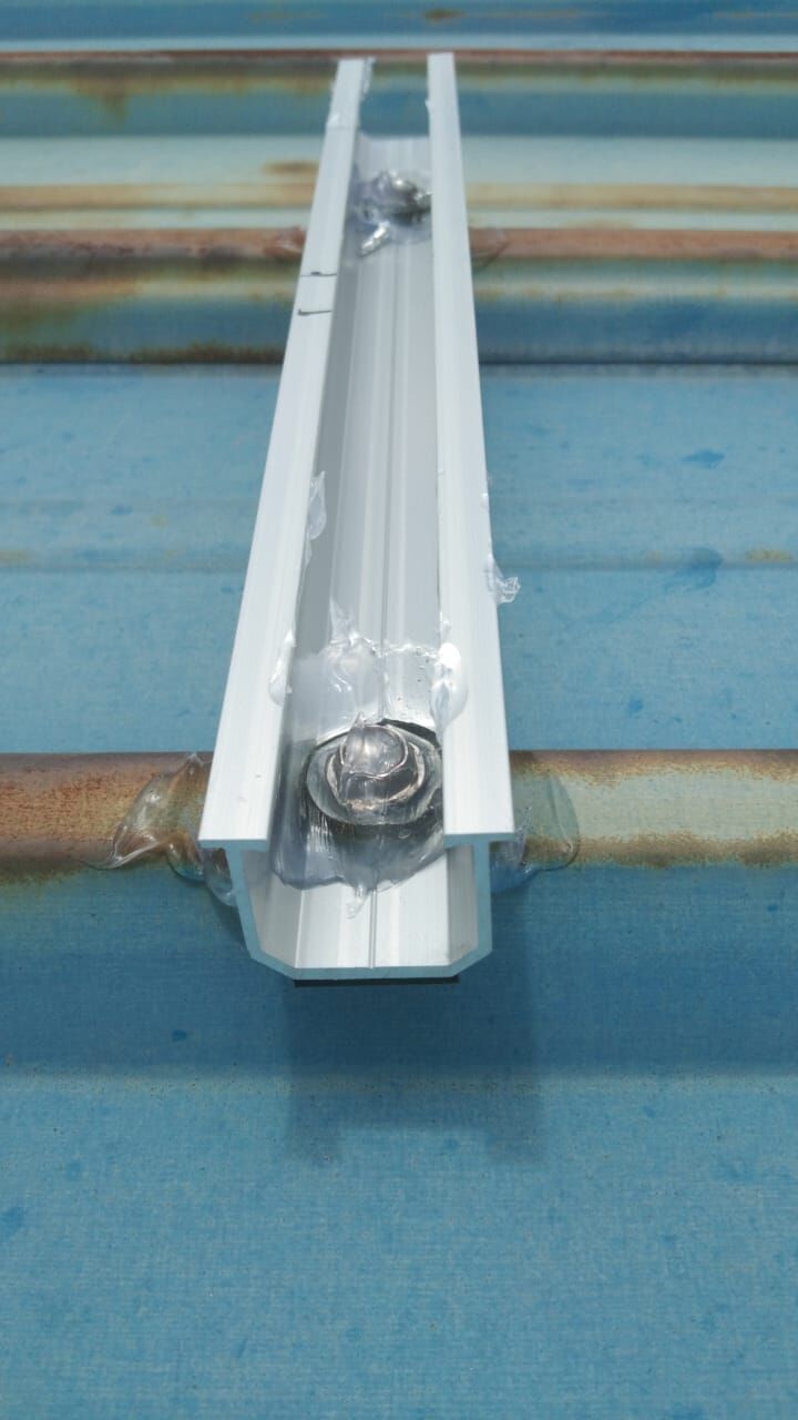 Strutture di montaggio solare su tetto con binario corto in alluminio