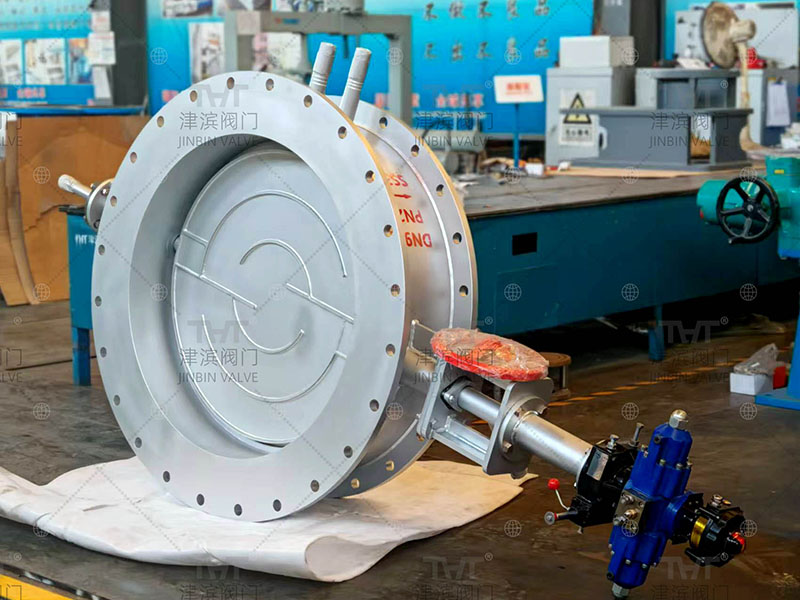 The DN900 hydraulic water-cooled high-temperature butterfly valve is about to be dispatched
