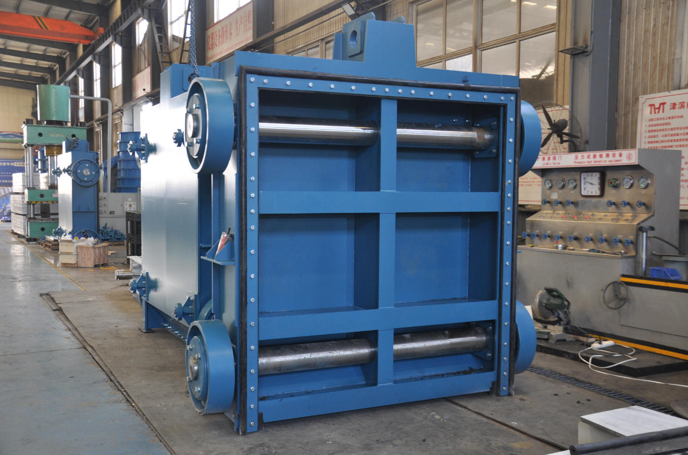Fixed roller gate