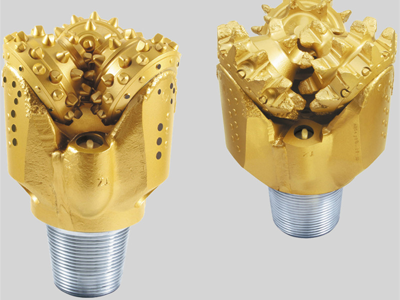 What kind of environment is the main suitable for the rotary roller bit?