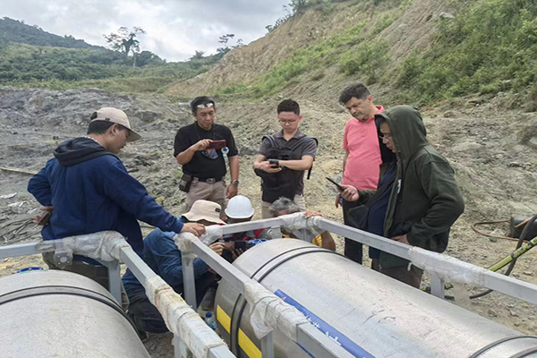 Le système de démolition de roches à gaz de Yantai Gaea révolutionne l'exploitation minière en Indonésie