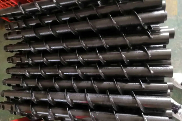 Correct cleaning method of rotary excavator drill pipe