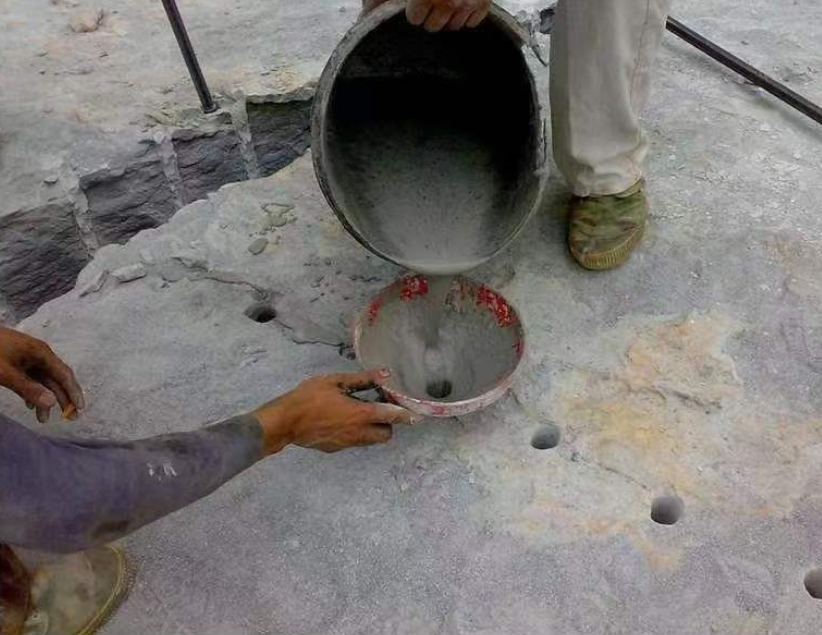 Expansive cement