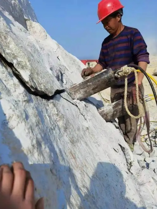 rock blasting