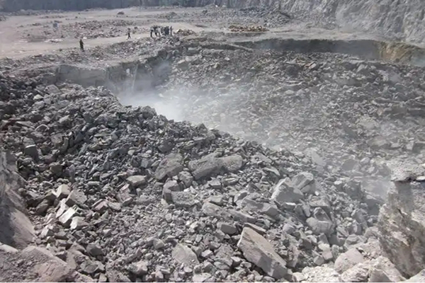 CO2 rock blasting tubes