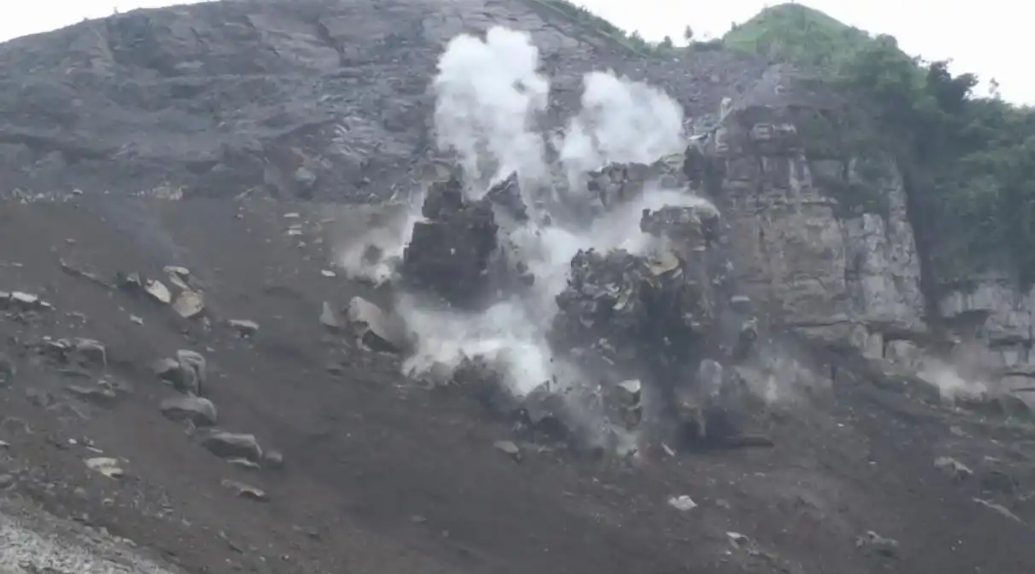 Underwater rock Blasting