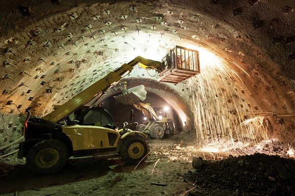 Nu vă lăsați păcăliți de straturile fragmentate: Două strategii de bază pentru a crește eficiența forajului în rocă cu până la 30%