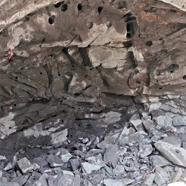 सुरंग में चट्टान विस्फोट: ऑक्सीजन युक्त चट्टान विस्फोट का ऑनसाइट केस स्टडी