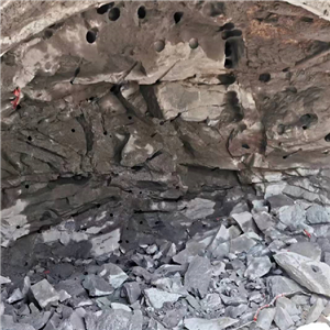 Phá đá hầm bằng phương pháp nổ mìn: Nghiên cứu trường hợp thực tế về phương pháp phá đá bằng khí O2 tại công trường.