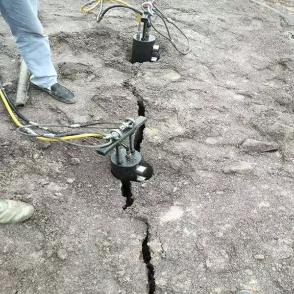 hydraulic rock splitter