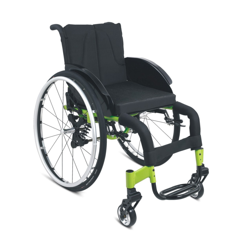Cadeira de rodas ajustável no ângulo da roda traseira