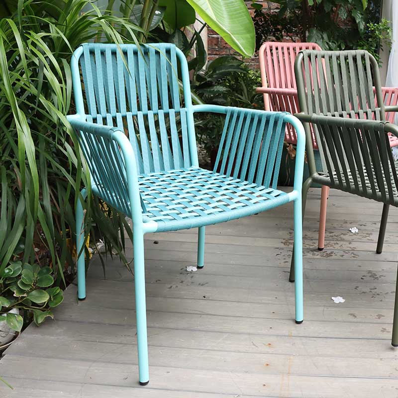 El patio barato fija la silla del restaurante de Darwin del jardín