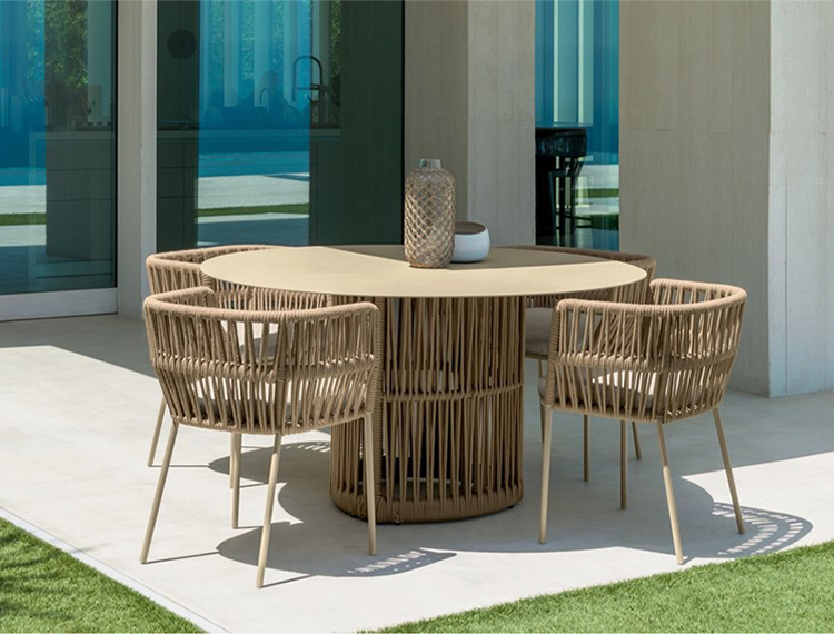 outdoor dining table