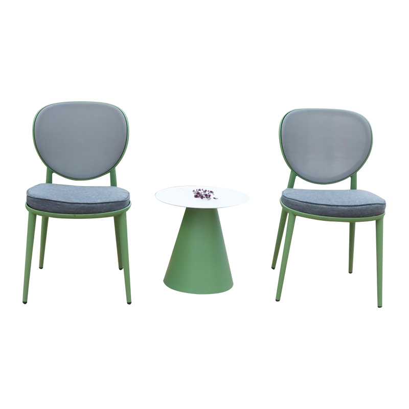 table et chaises de jardin avec coussin à vendre