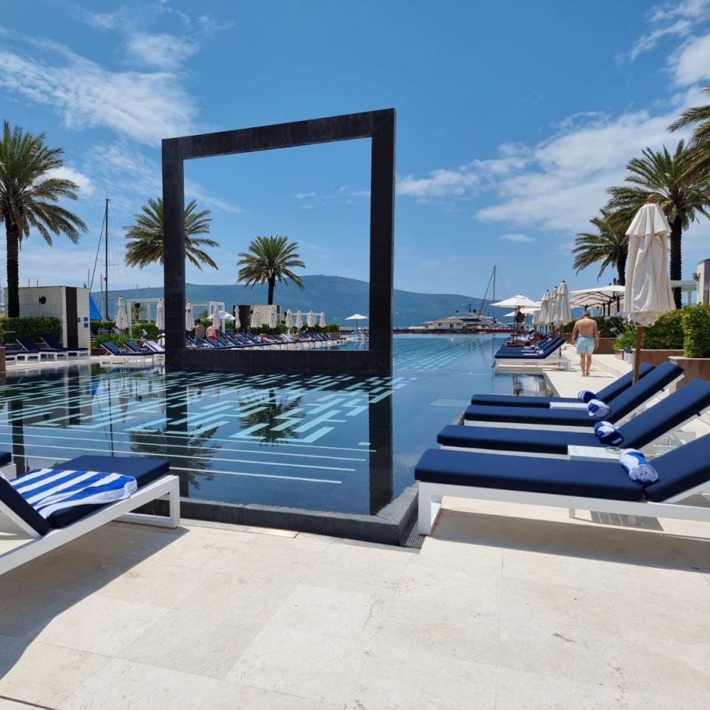 Unwind and Relax in Style with Our Premium Outdoor Loungers