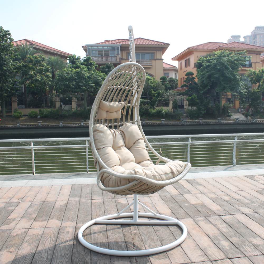 Подвесное кресло из ротанга в форме луны для улицы