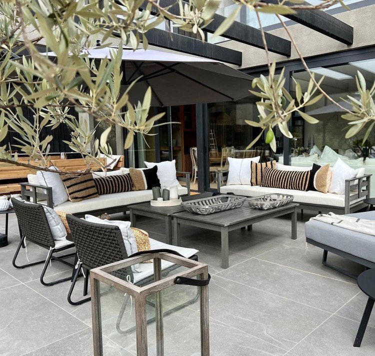 outdoor furniture makes life more vibrant