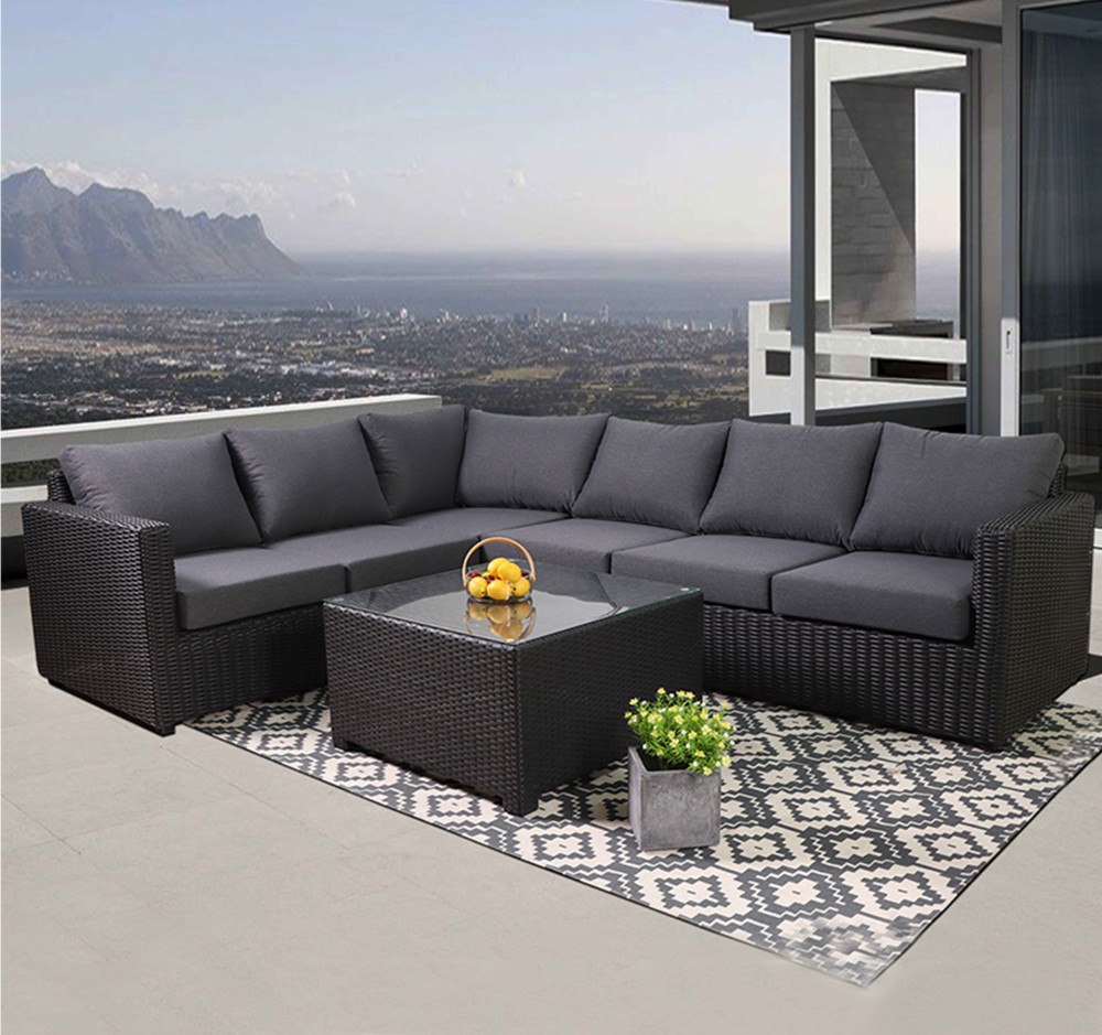 Advantages and Disadvantages of Different Outdoor Sofas