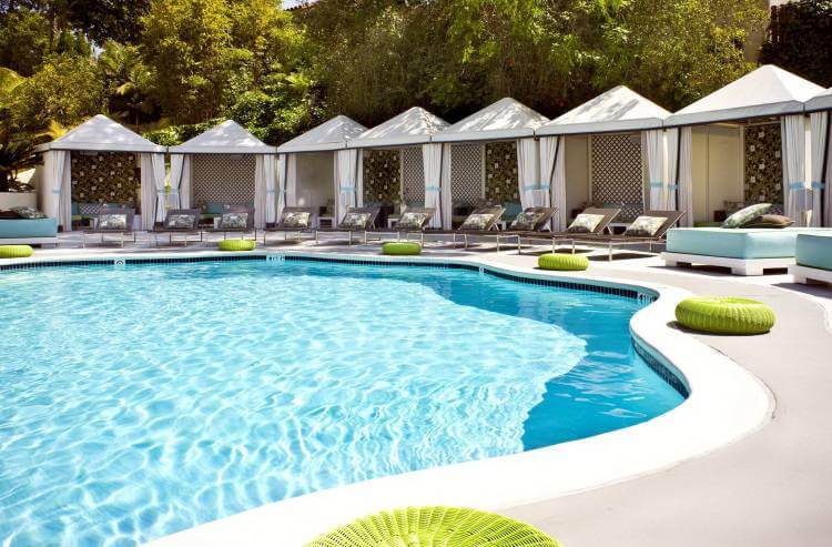Outdoor sun lounge chairs