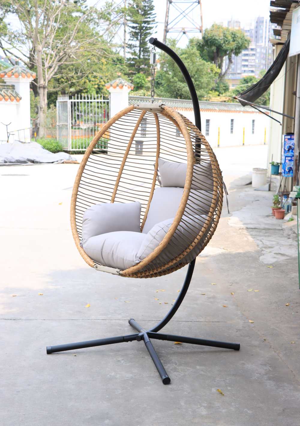 ​Single folding hanging chair with cushion