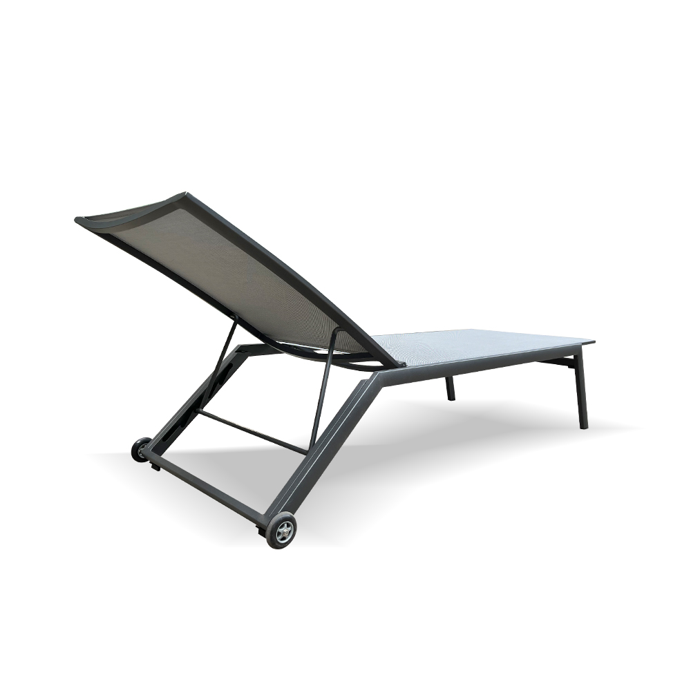 Adjustable metal outdoor lounge chair