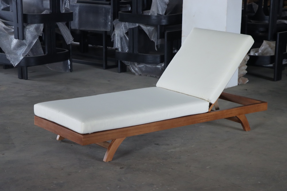 outdoor lounge chair