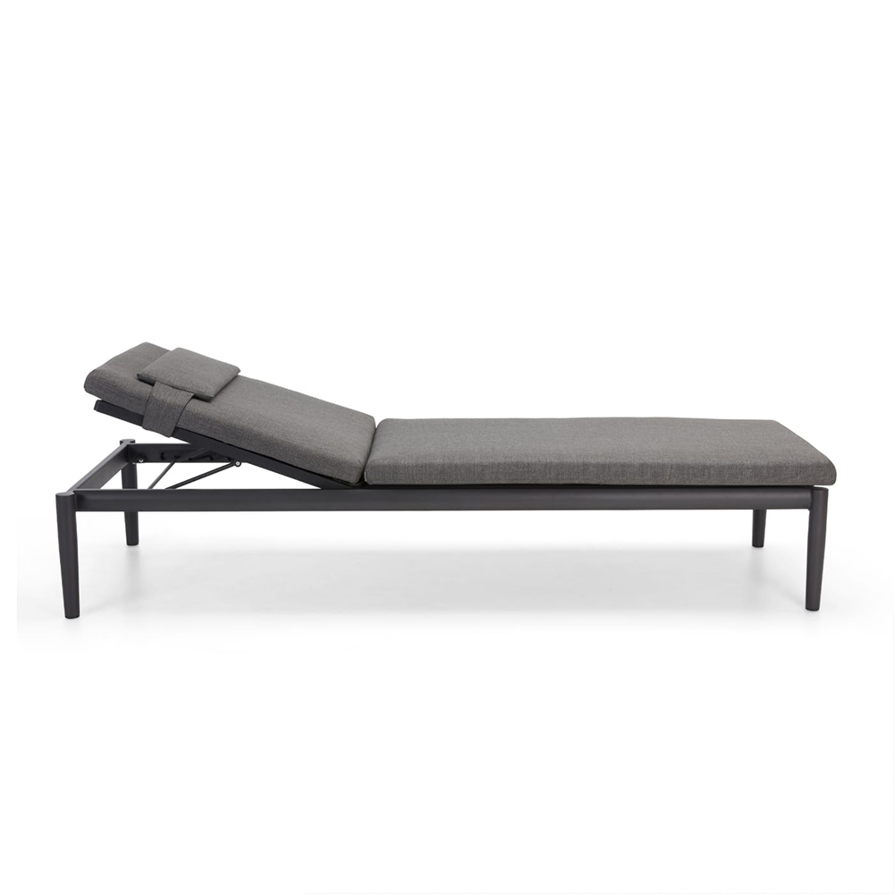 Outdoor Sun Lounge Chair With Waterproof Cushion