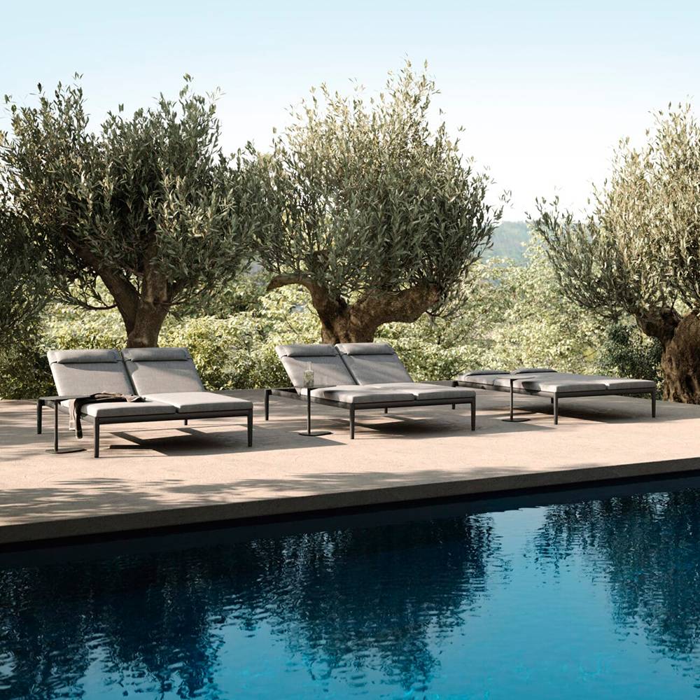 Outdoor Sun Lounge Chair With Waterproof Cushion