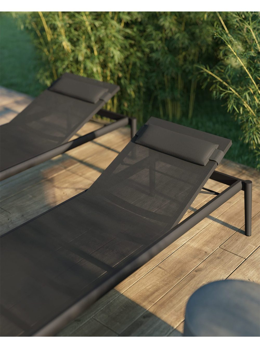 outdoor sun lounge chair