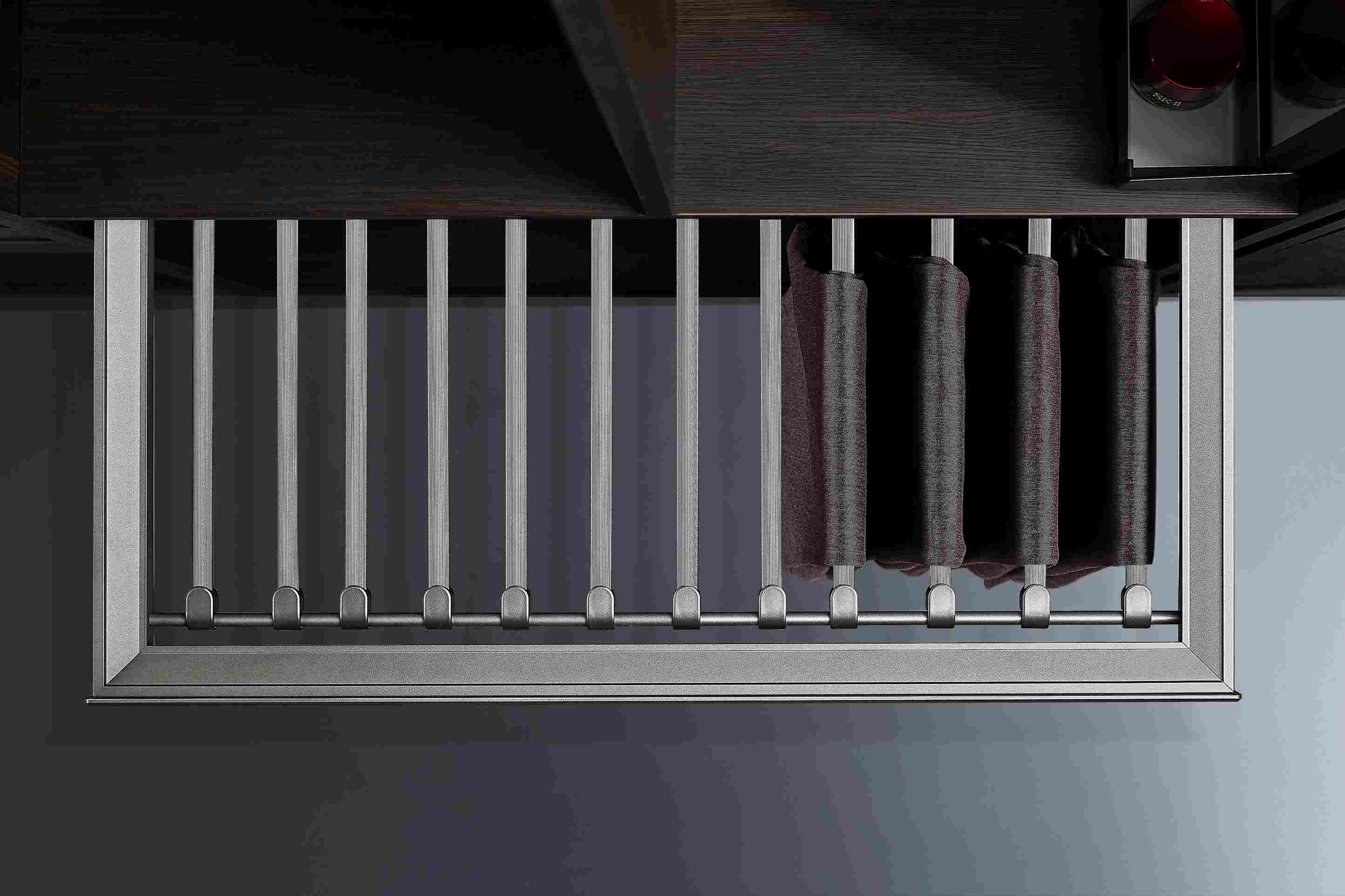 703721S-A Вешалка для брюк серии 600 мм