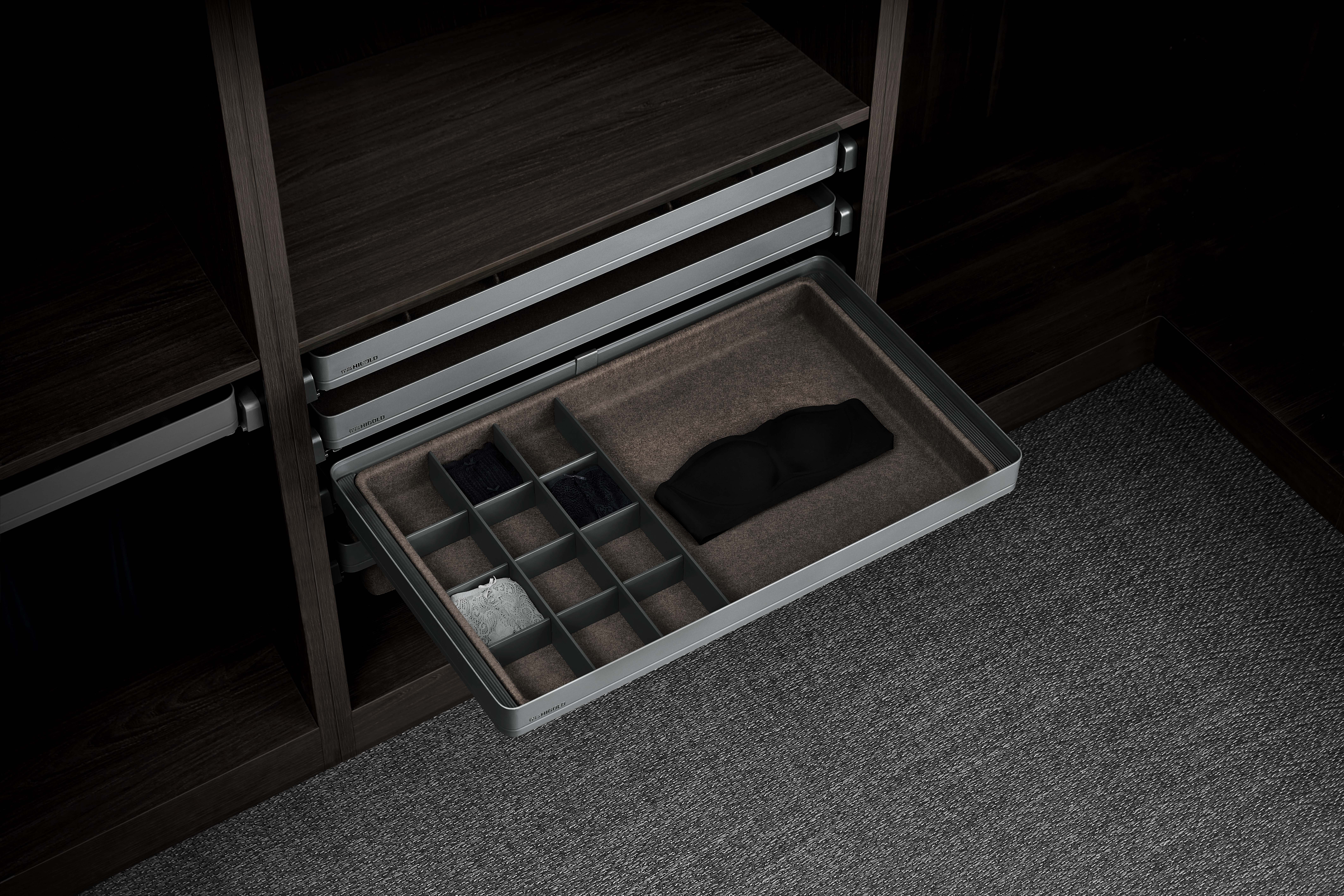 جعبه نگهداری لباس زیر سری در فکر فرو رفتن، مدل ۷۰۶۶۱۱، قطر ۶۰۰ میلی‌متر