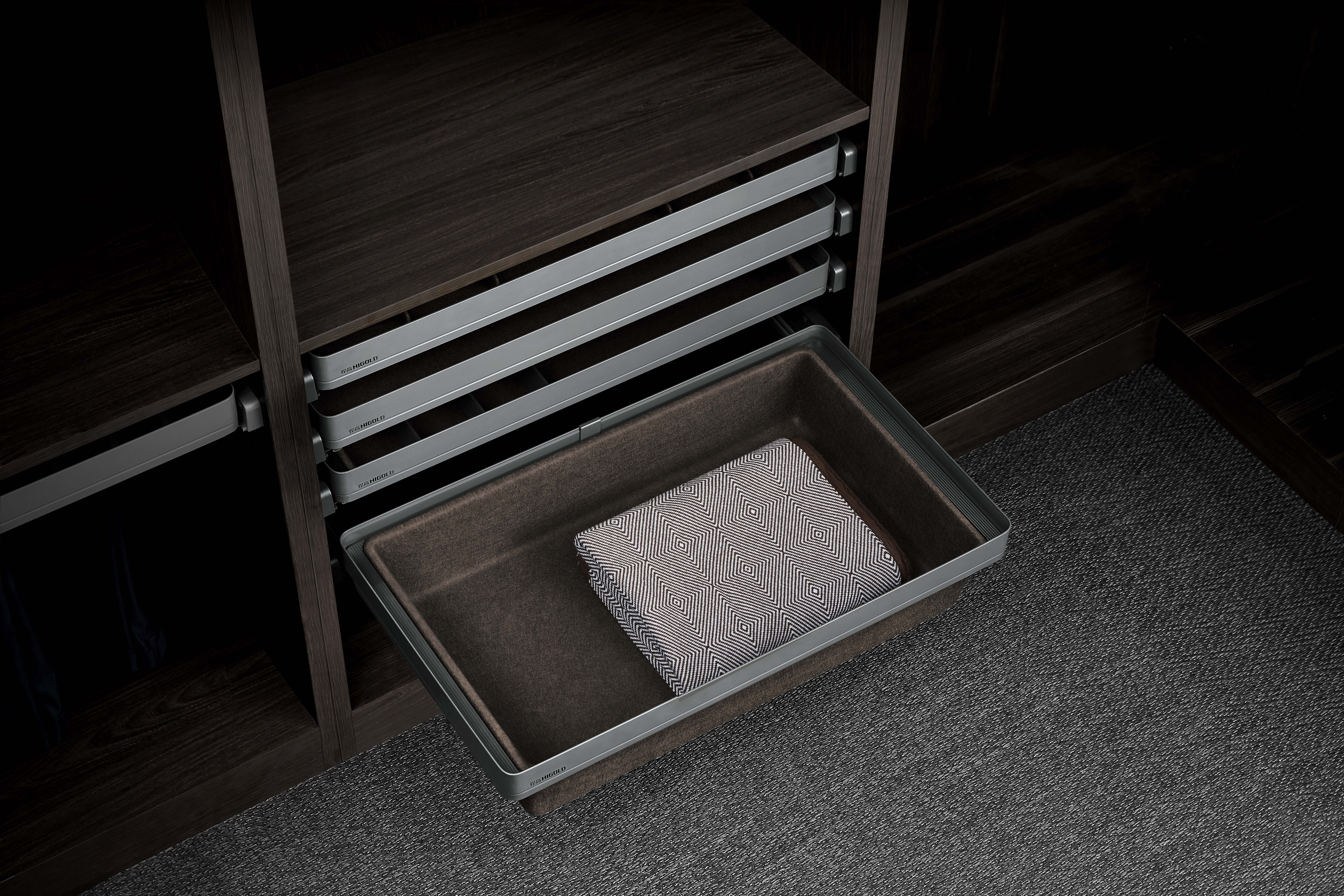 سبد لباس سری در فکر فرو رفتن، کد ۷۰۶۶۳۱، قطر ۶۰۰ میلی‌متر