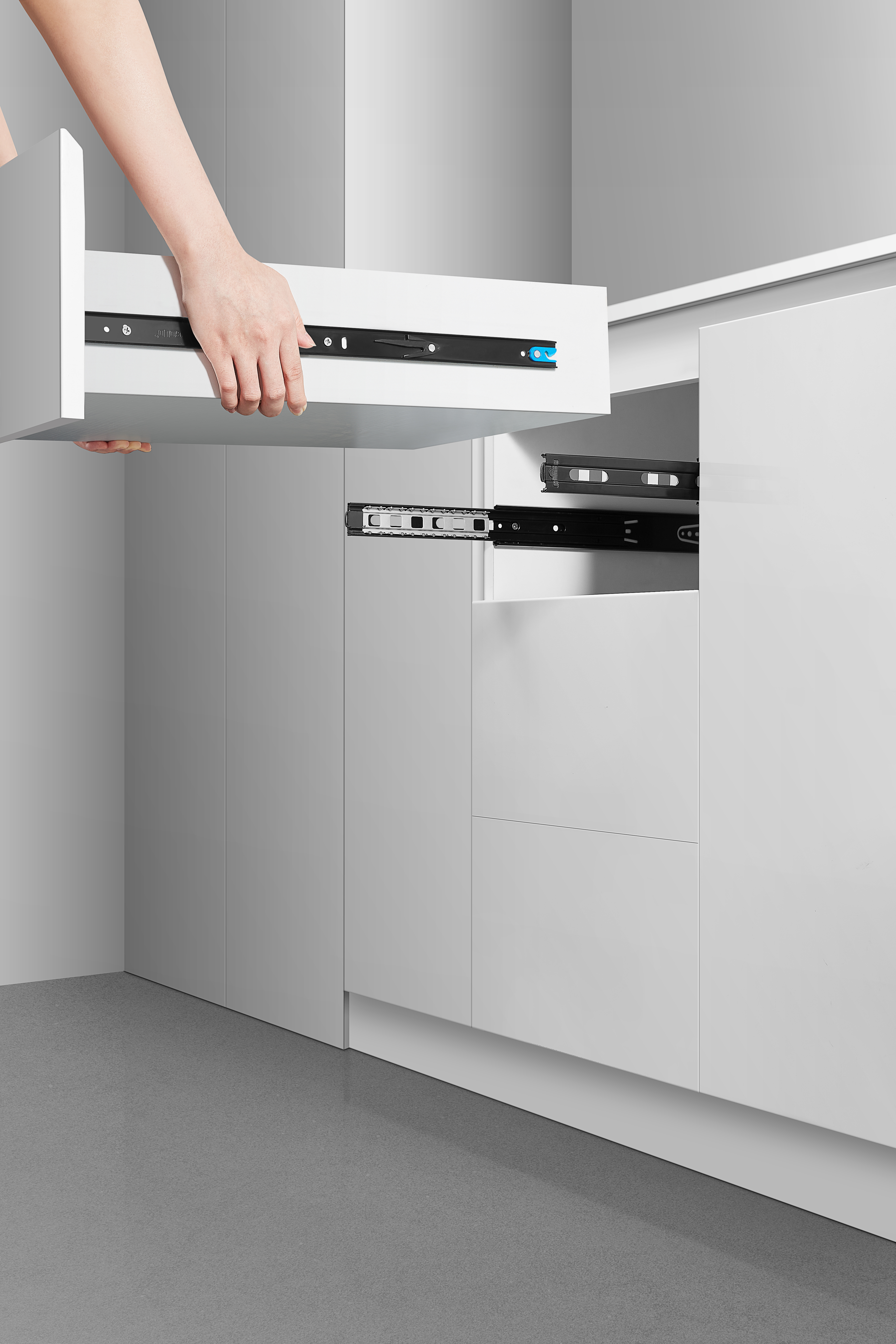 Coulisse à roulement à billes à extension complète et fermeture en douceur série 4.03.01.819-N