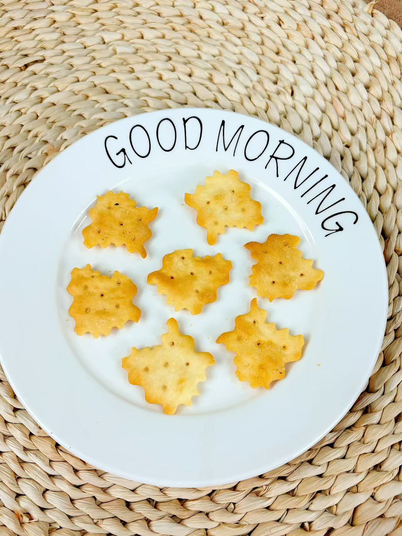 35g Irregular soda crackers