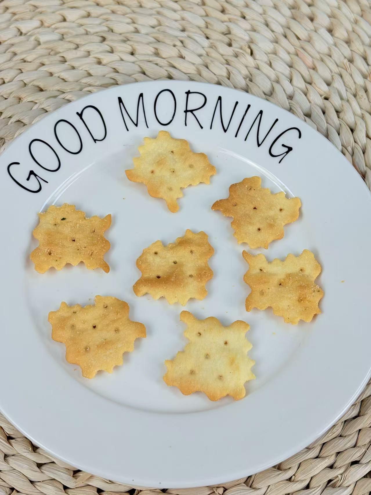 35g Irregular soda crackers