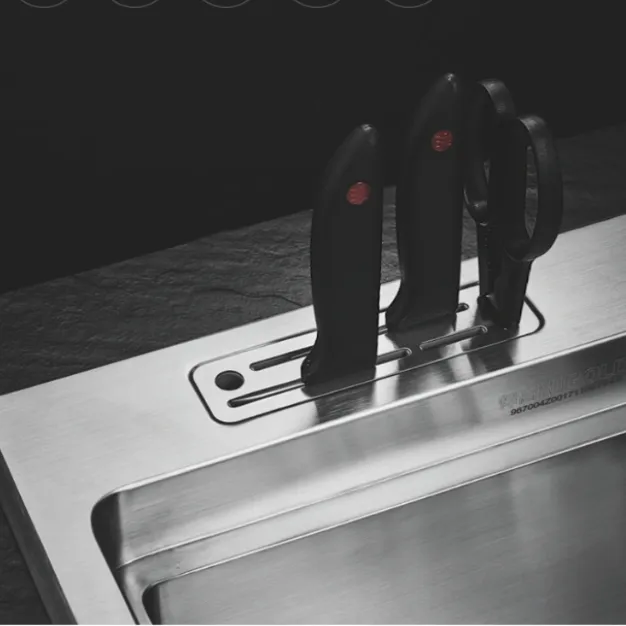 Single-bowl sinks